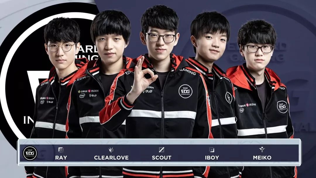 她正在朝着 她正在朝着