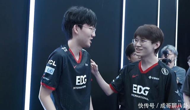 尽管现场有 尽管现场有